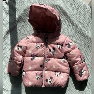 H&M Mickey/MinnieMouse pink puffa girl jacket. girl. Zip. Detachable hood.